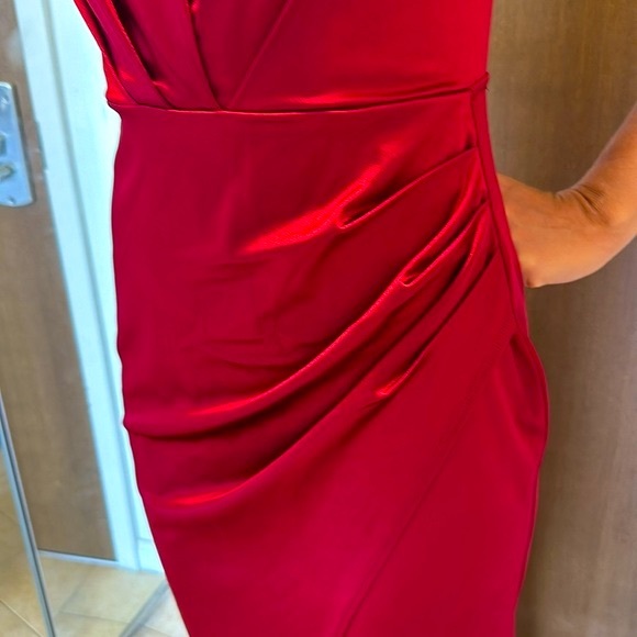 BRAND NEW Lulu’s Deep Red Plunge Drape Slit Dress with Adjustable Straps - Picture 9 of 15